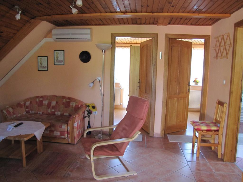 Alsóhegyi Apartmanok Zalakaros Szoba fotó